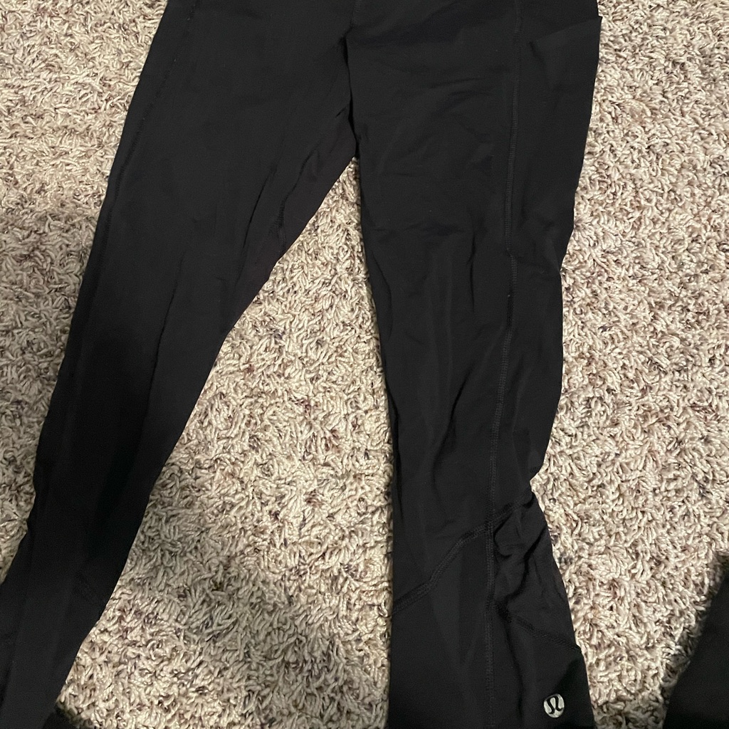 Black Lulu Lemon Cropped Leggings